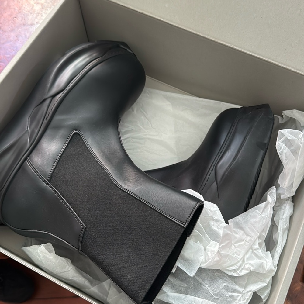 DRKSHDW SHOES 100% new
size 44EU - never used!